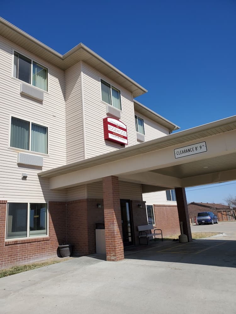 Edgewood Hotel & Suites
