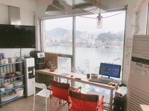 Life Guesthouse - Hostel