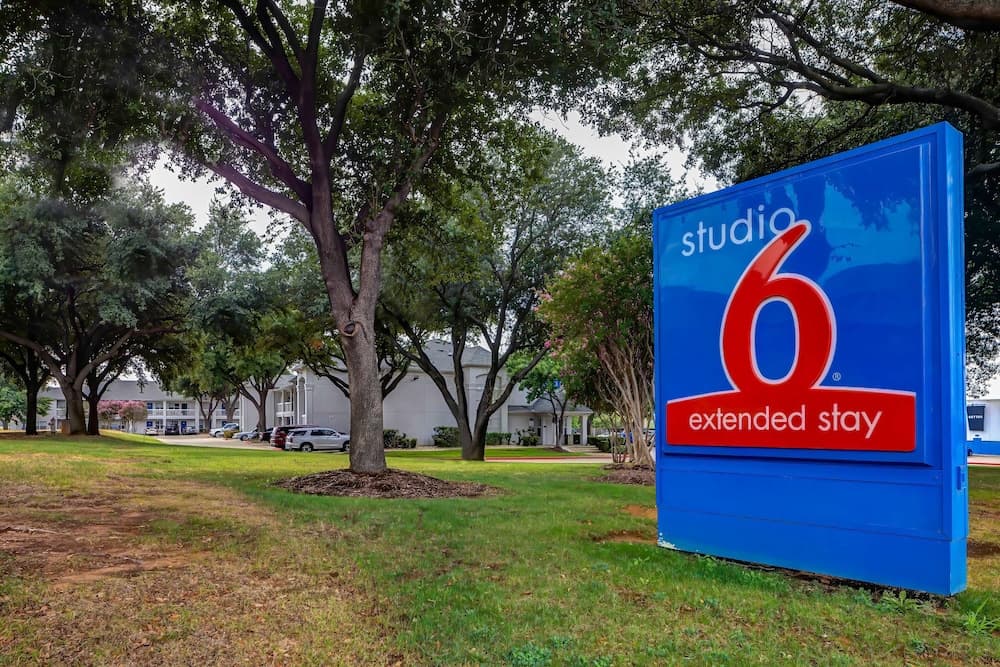 Studio 6 Arlington, TX - South - Dallas