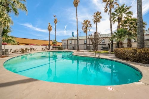 Motel 6 Laredo, TX - North I-35