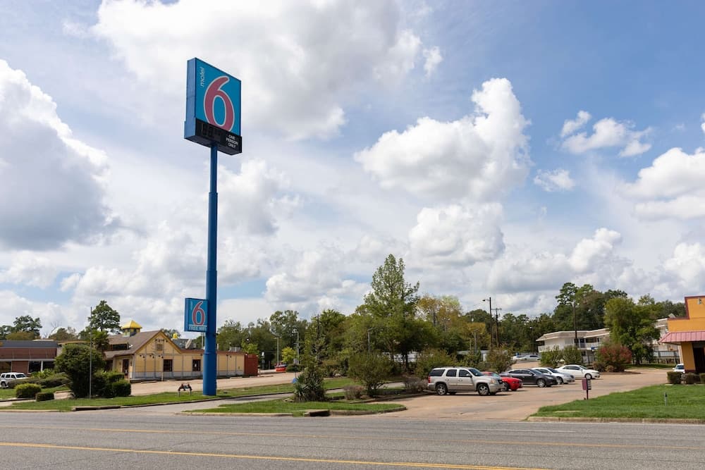 Motel 6 Lufkin, TX