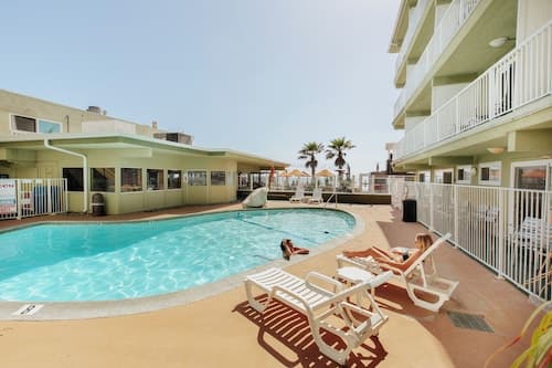 Surfer Beach Hotel