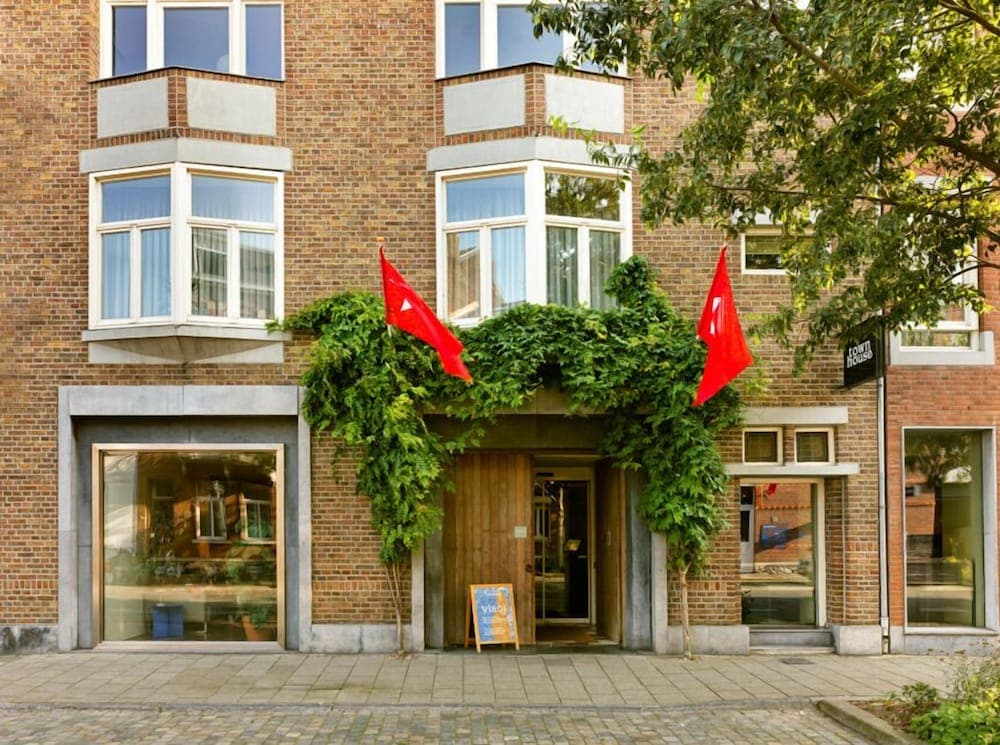 Townhouse Apartments