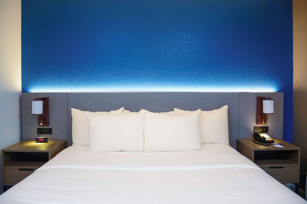 Comfort Inn & Suites Moreno Valley near March Air Reserve Base