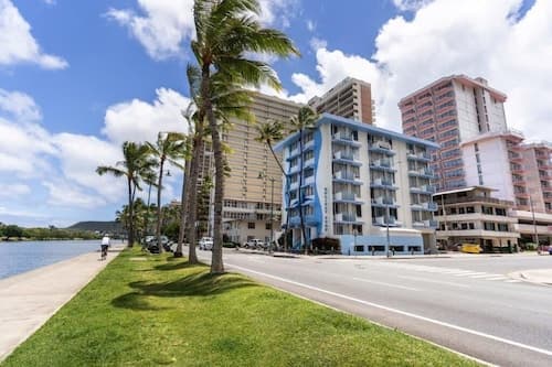 Holiday Surf Hotel