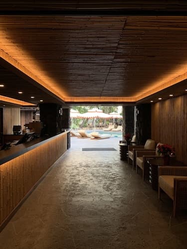 White Sands Hotel