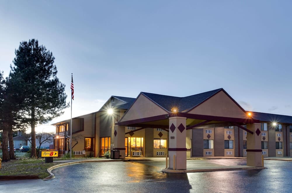 Super 8 by Wyndham Denver Stapleton