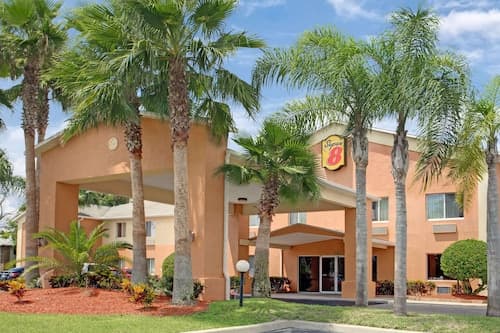 Super 8 by Wyndham Daytona Beach