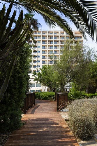 Ozadi Altura Beach Resort