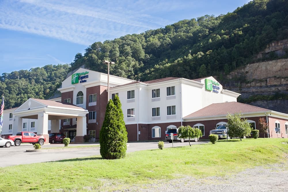Holiday Inn Express Hotel & Suites by IHG