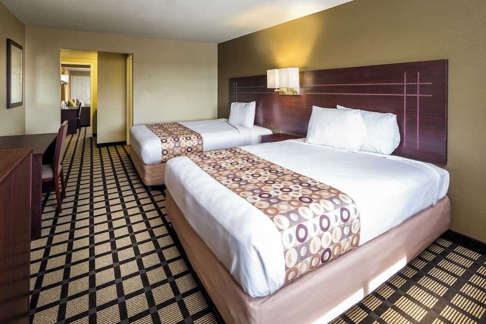 Travelers Inn