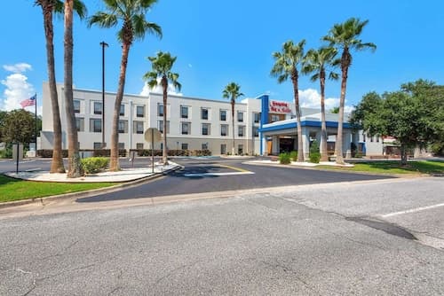 Hampton Inn & Suites Pensacola I-10 N at Univ. Town Plaza