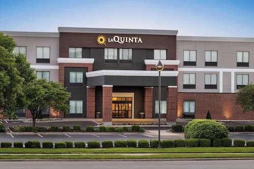 La Quinta Inn & Suites by Wyndham Springfield Airport/Rte 66