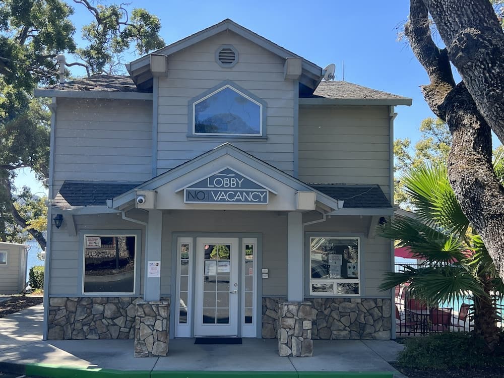 Clear Lake Cottages & Marina