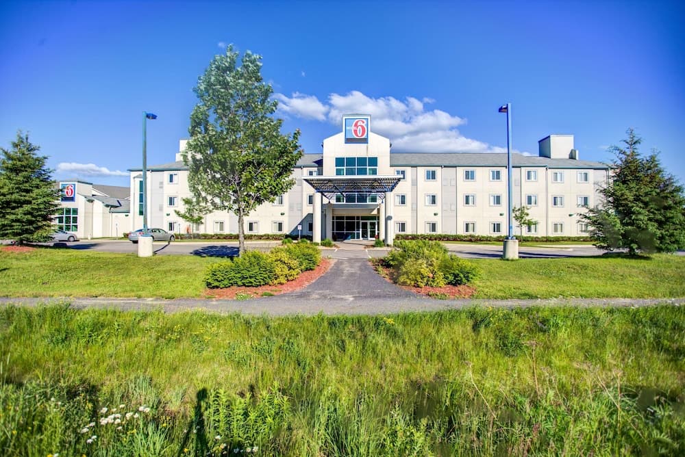Motel 6 Huntsville, ON