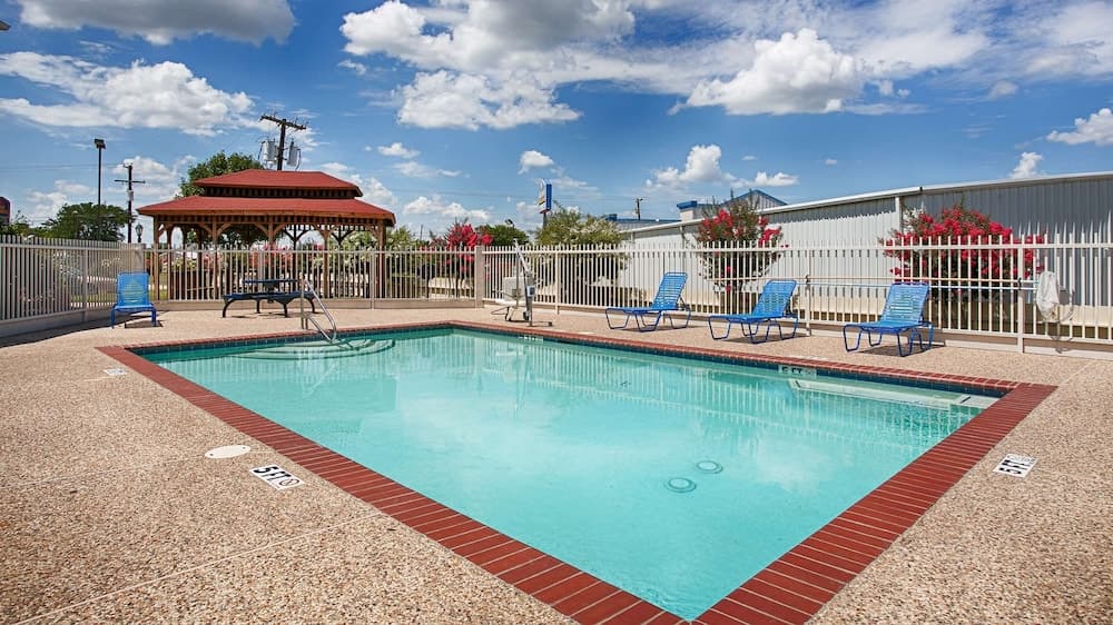 Best Western Limestone Inn & Suites