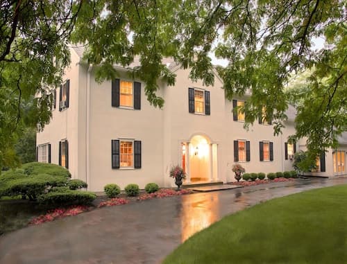10 Fitch Luxurious Romantic Inn