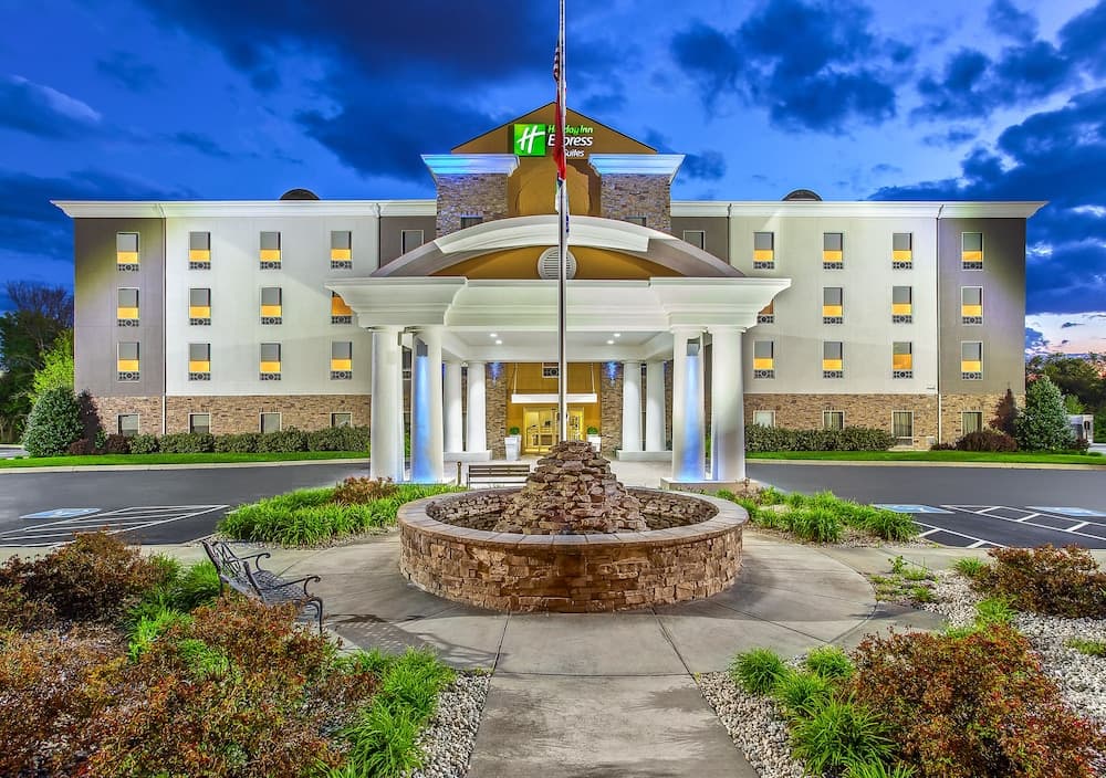 Holiday Inn Express & Suites Morristown by IHG