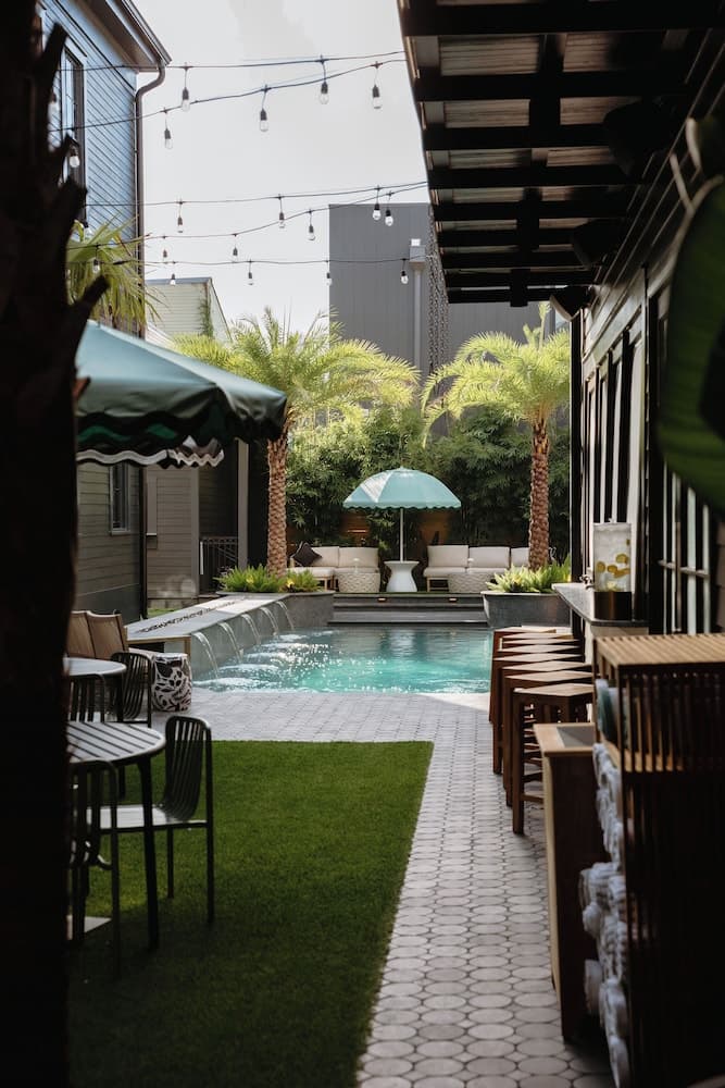 The Blackbird Hotel