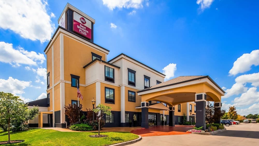 Best Western Plus Barsana Hotel & Suites