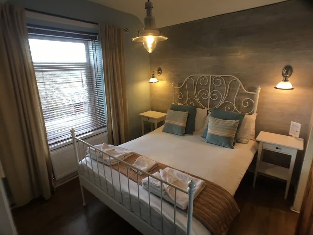 Tyrosa Rooms
