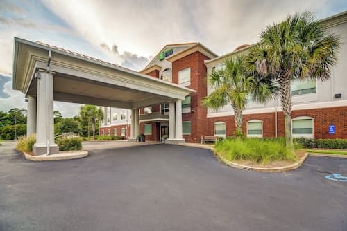 Holiday Inn Express & Suites Foley by IHG