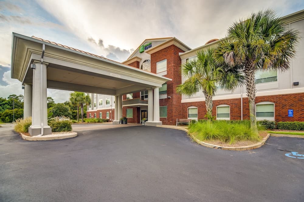Holiday Inn Express & Suites Foley by IHG