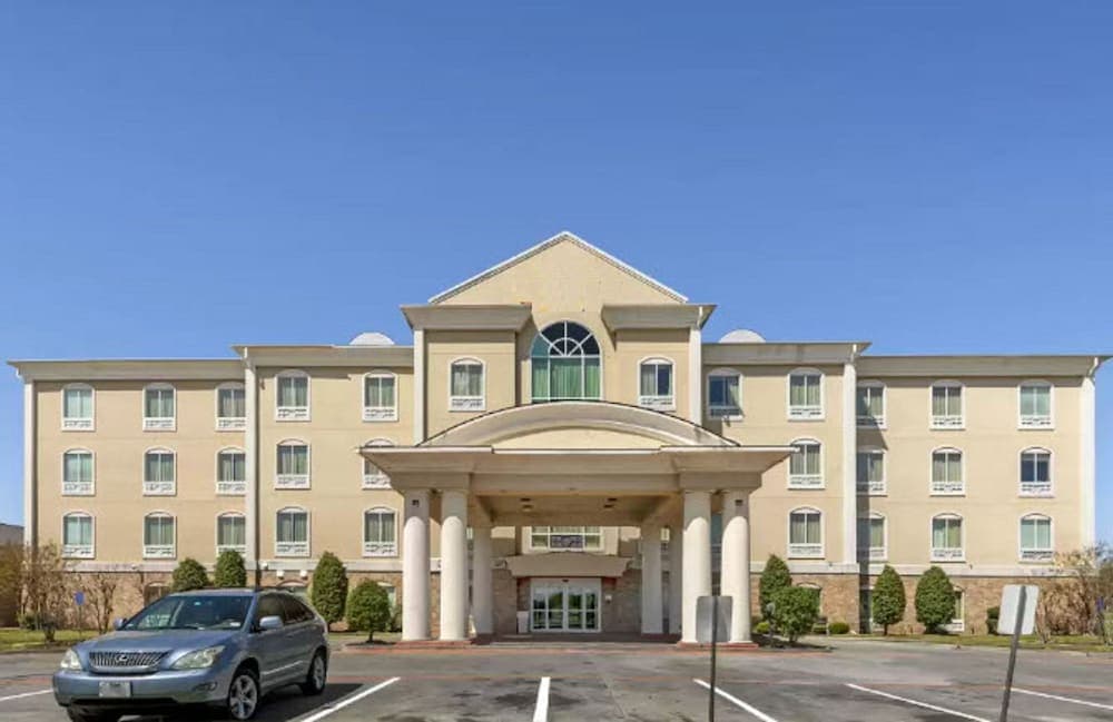 Lake Texoma Inn and Suites to match IHG