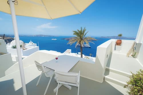 Pantelia Suites