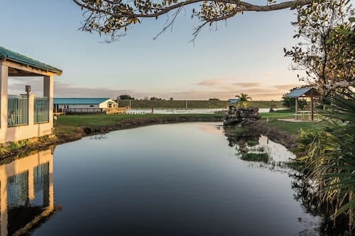 Lakeshore Resort and Marina