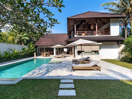 Villa Candi Kecil Empat by Villa Finder