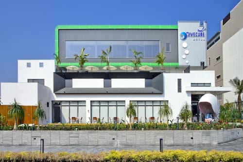 DiveCube Hotel