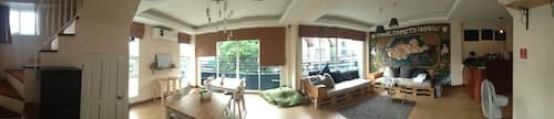 Small Space Cafe and Hostel