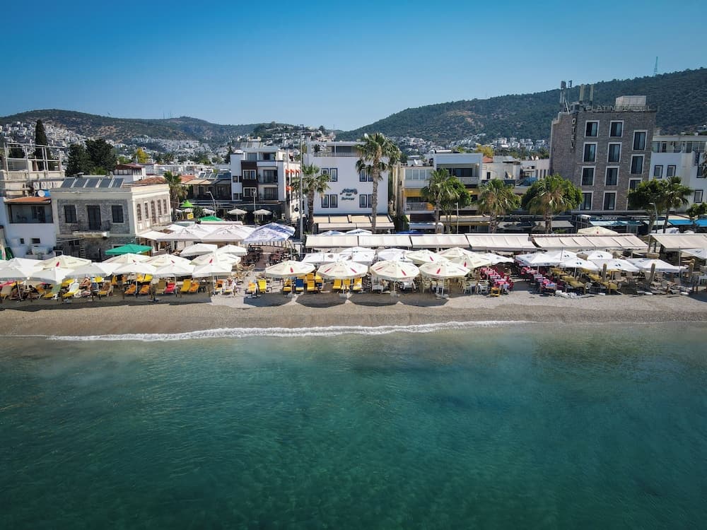 Artemis Hotel