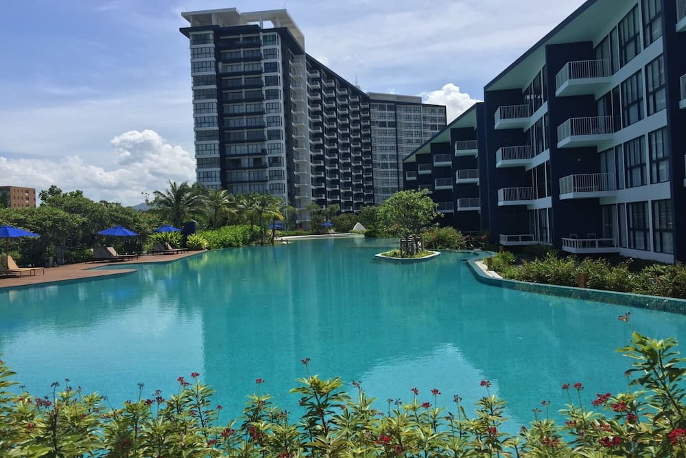 Baan Thew Talay Blue Sapphire