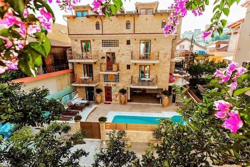 Leda suites
