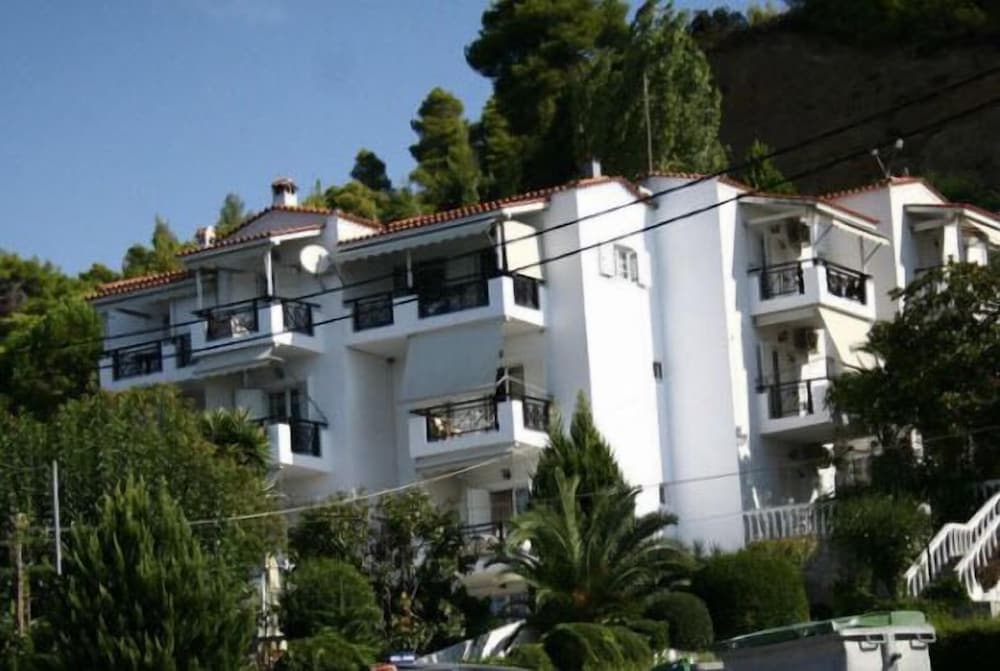 Dennis House