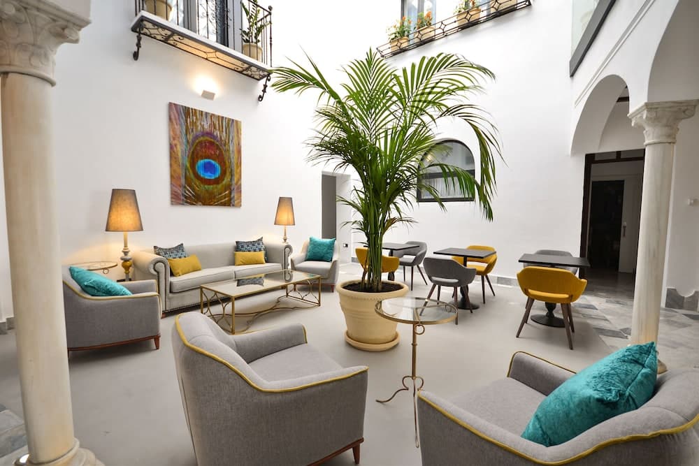 Legado Alcázar Hotel