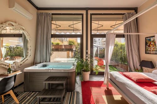 Snob Luxury Suite