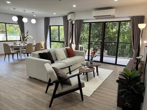 Seastar Hotel And Service Apartment
