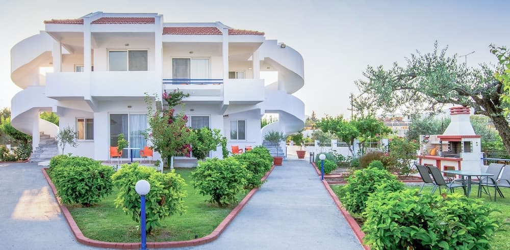 Villa Maroula