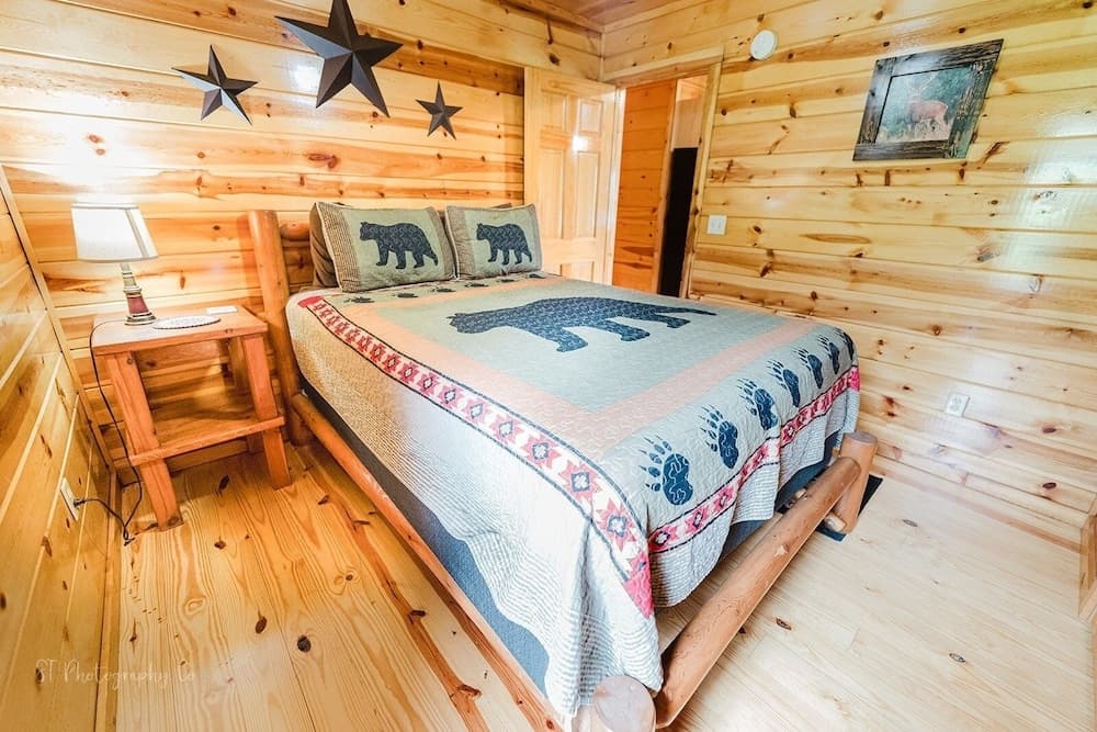 Little Sugar Camp 3 Bedroom Cabin by RedAwning