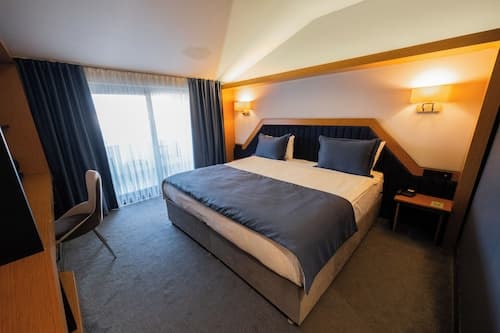 Roof 264 Hotel & Suites