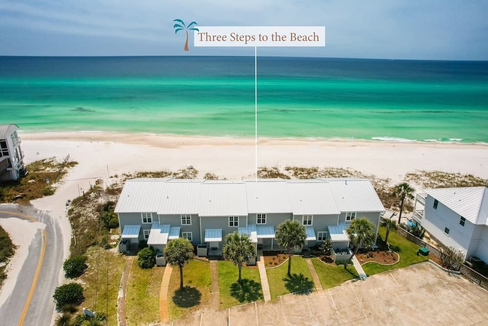 Three Steps to the Beach - 2 Br townhouse by RedAwning