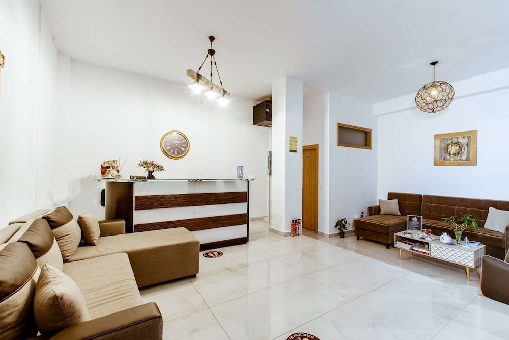Deluxe Hotel