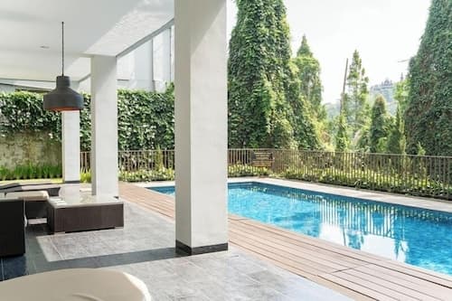Mentari Hill View 8 BR heated pool and movie room