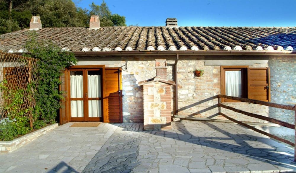 Konaklama yerinin ön cephesi