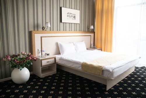 Ochagof Hotel