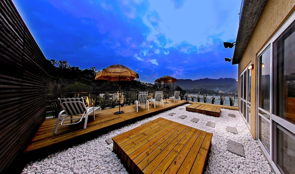 Sun Moon Lake Karuizawa Villa B&B