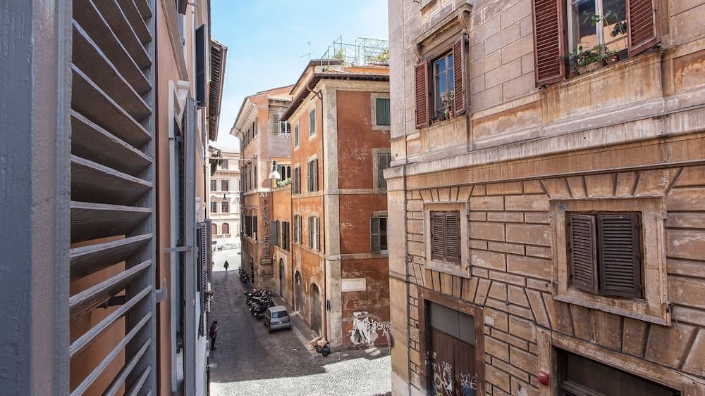 Rental in Rome Arenula Balcony